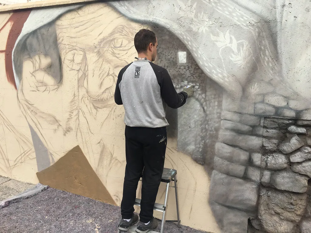 Las tres culturas representadas en un mural del Callejón de las Brujas que se quiere rehabilitar
