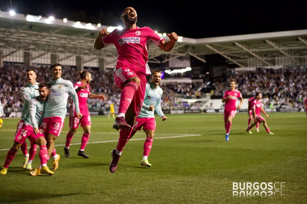 El Burgos CF apela a la épica y se lleva el derbi ante el Mirandés (2-1)