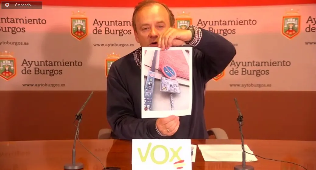 Vox lamenta la dejadez de Licencias con el mantenimiento de la señalética vertical que desinforma y confunde a los burgaleses