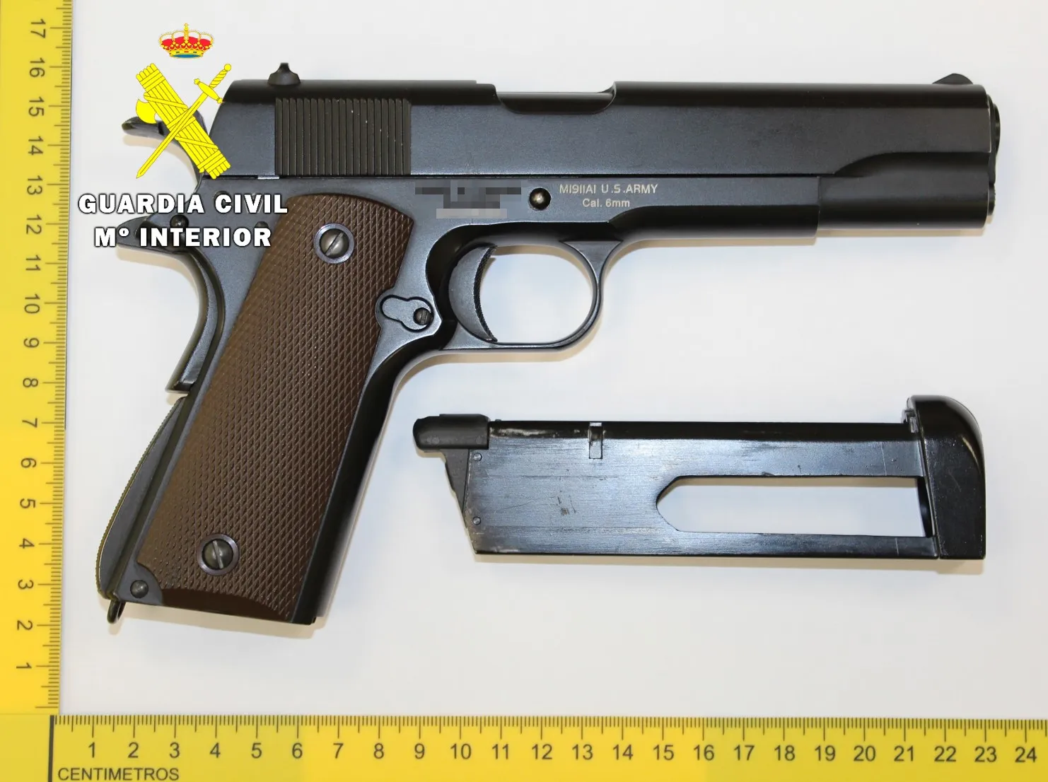 Denunciado un pasajero de un autobús por portar una pistola de airsoft