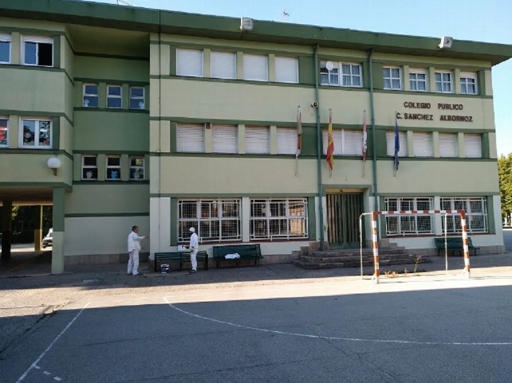 2,4 ME para limpiar los colegios públicos y las dependencias municipales