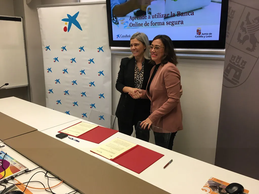 La Junta de Castilla y León junto a CaixaBank buscan reducir la brecha digital de los mayores