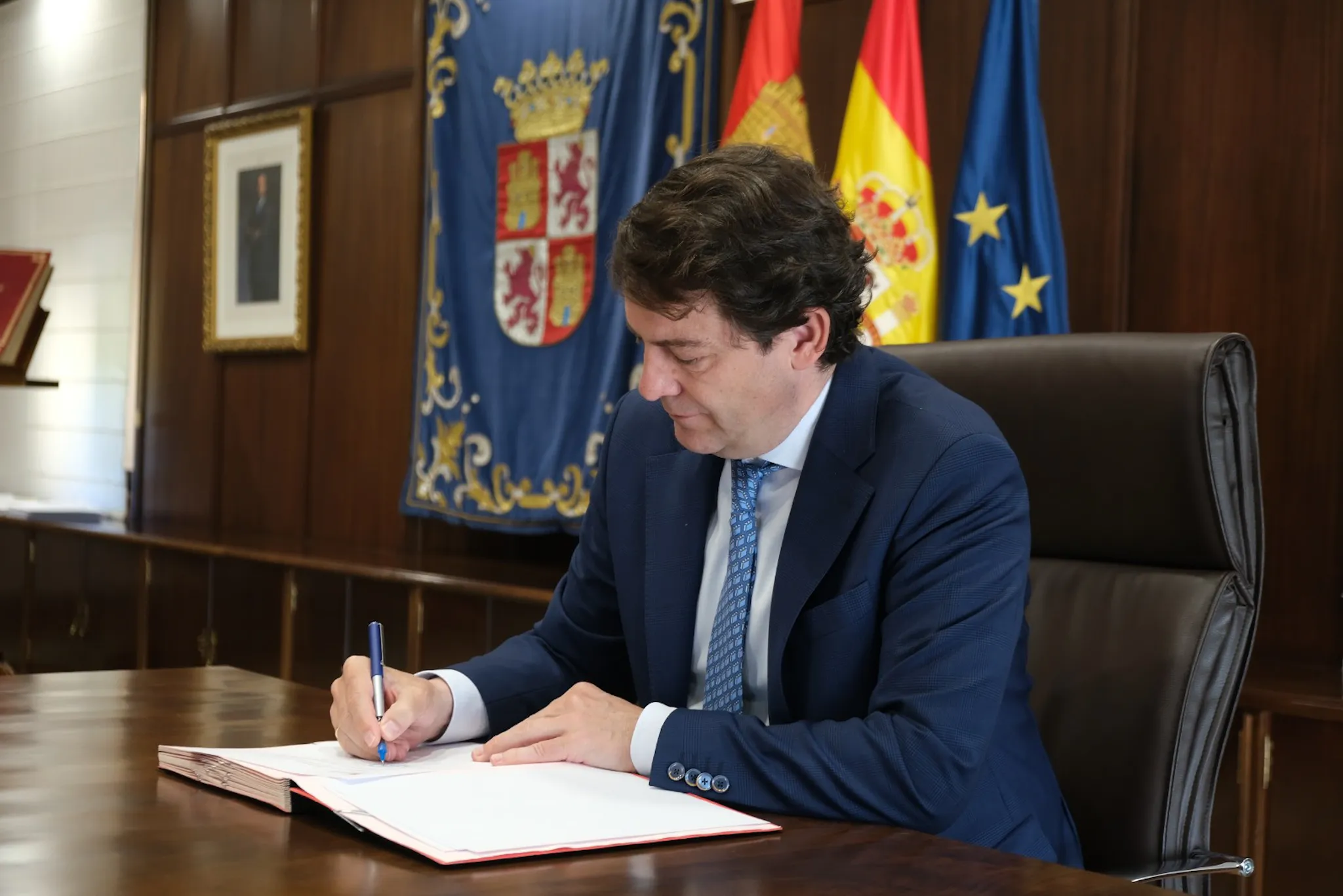 Mañueco anuncia un incremento de más del doble en las ayudas para la renovación de flotas de transporte por carretera