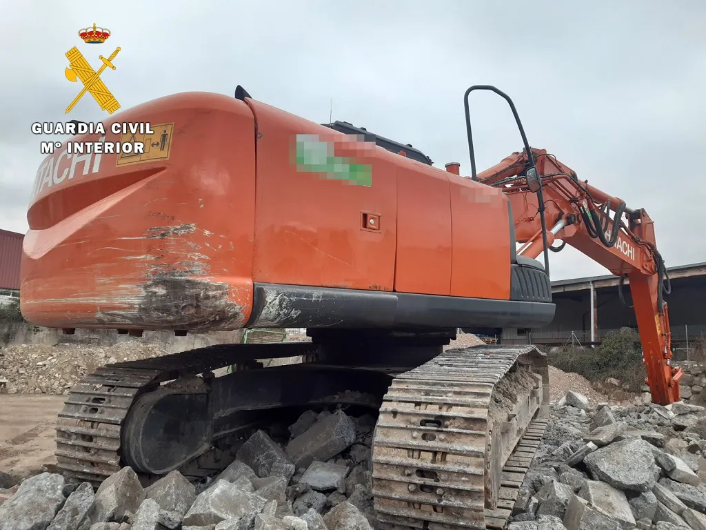 Detienen a una persona por hurtar gasóleo B de una excavadora