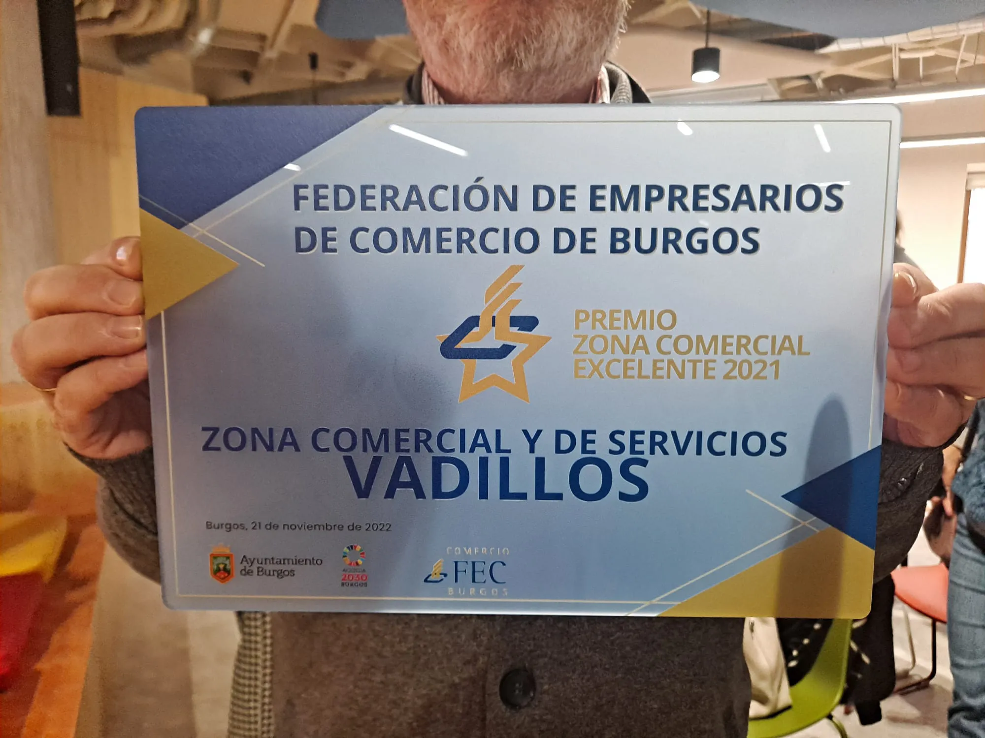 Los oficios y el comercio físico se pierden, pero Burgos los reconoce como Referentes