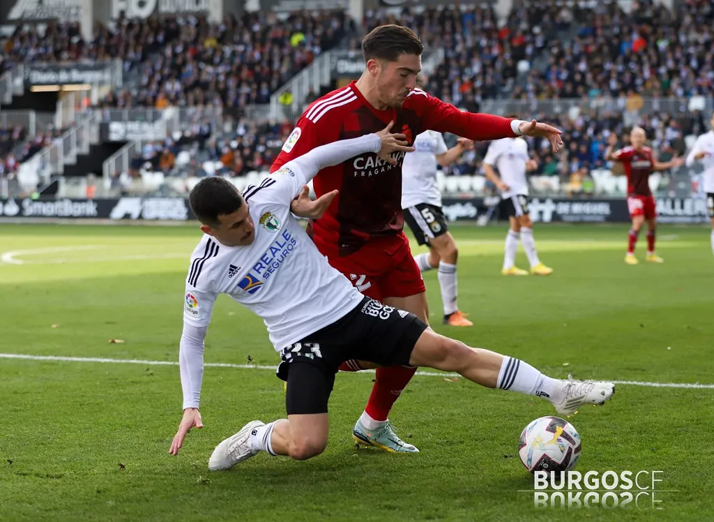 El Burgos CF salva un punto en el descuento ante un buen Zaragoza (2-2)