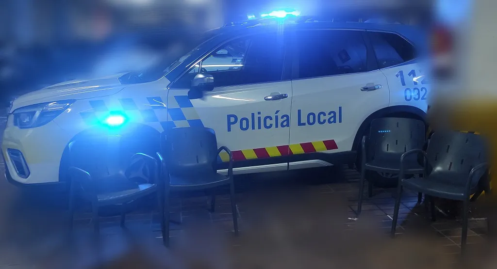 La colaboración ciudadana permite recuperar unas sillas que habían sido sustraídas de un establecimiento del centro
