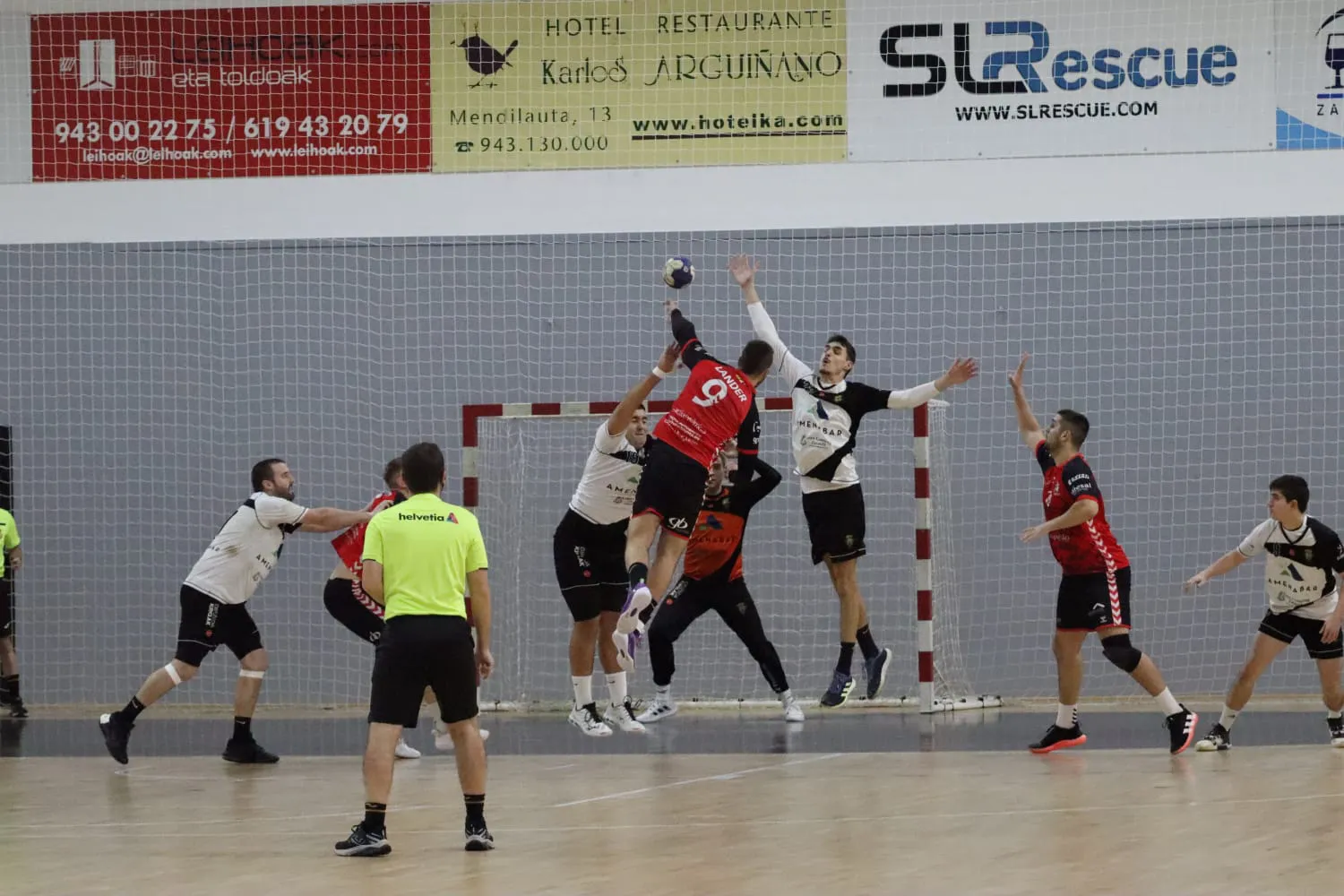 UBU San Pablo Burgos se lleva una trabajada victoria ante Amenabar Zarautz Z.K.E. (28-29)