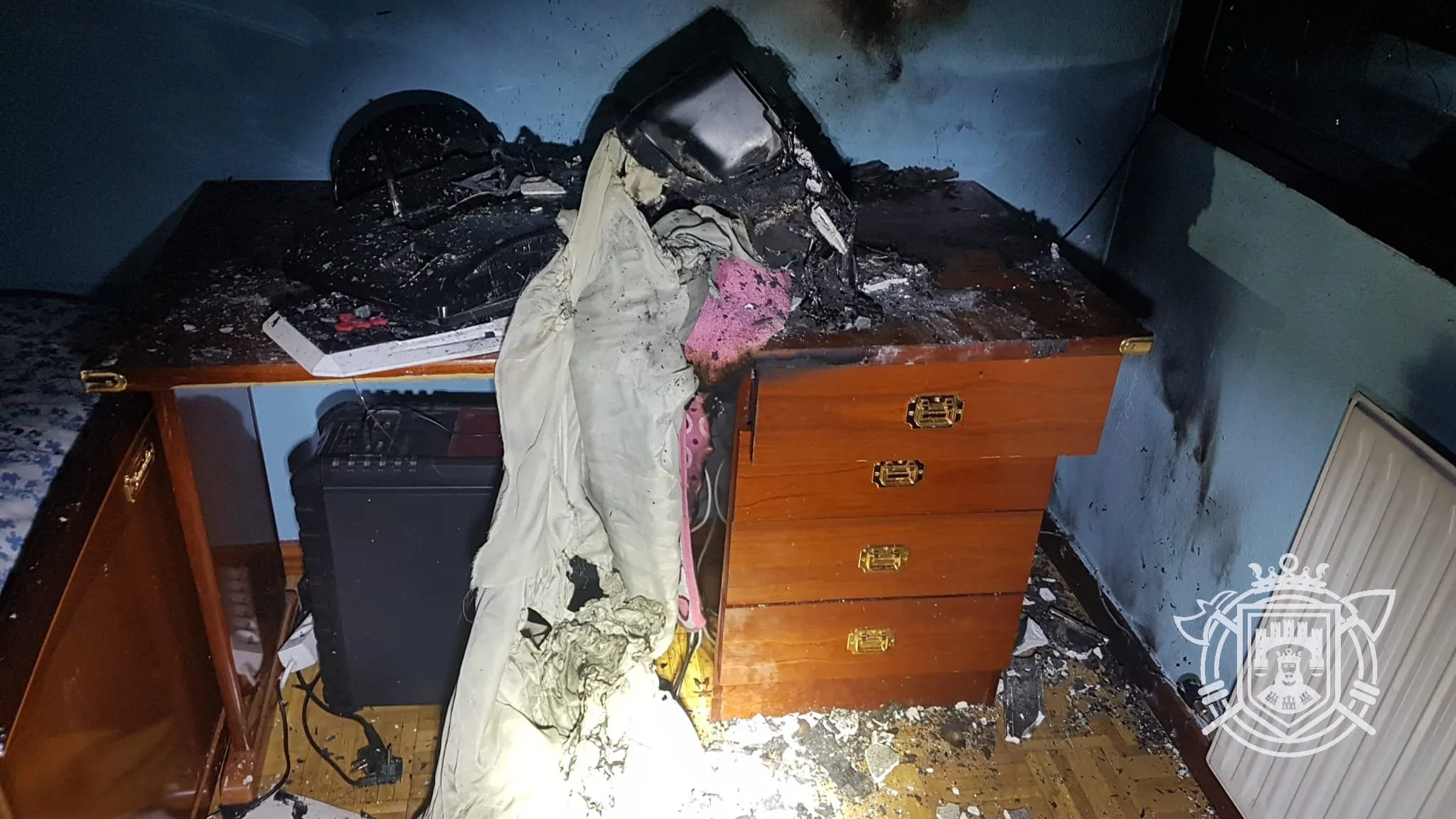 Un incendio provoca la intoxicación por humo de tres personas en un domicilio del G-3