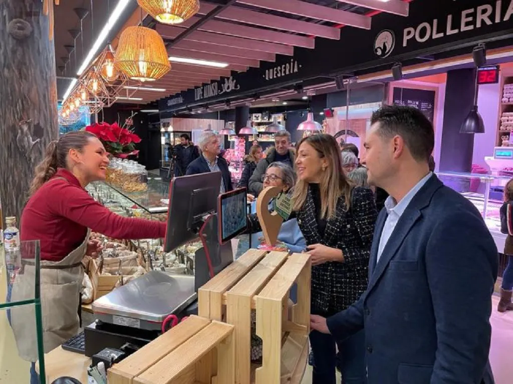 Blasco pide la retirada de la placa del Mercado G9, colocada para autobombo de Daniel de la Rosa