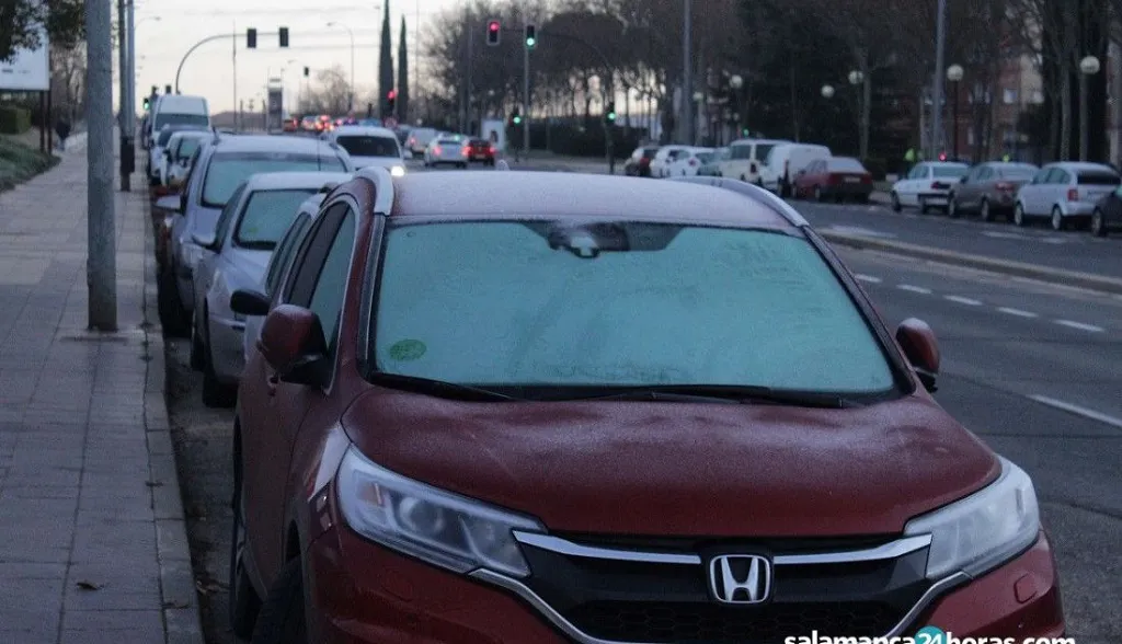 Este truco para quitar el hielo de la luna del coche en dos minutos se ha hecho viral como el truco del año
