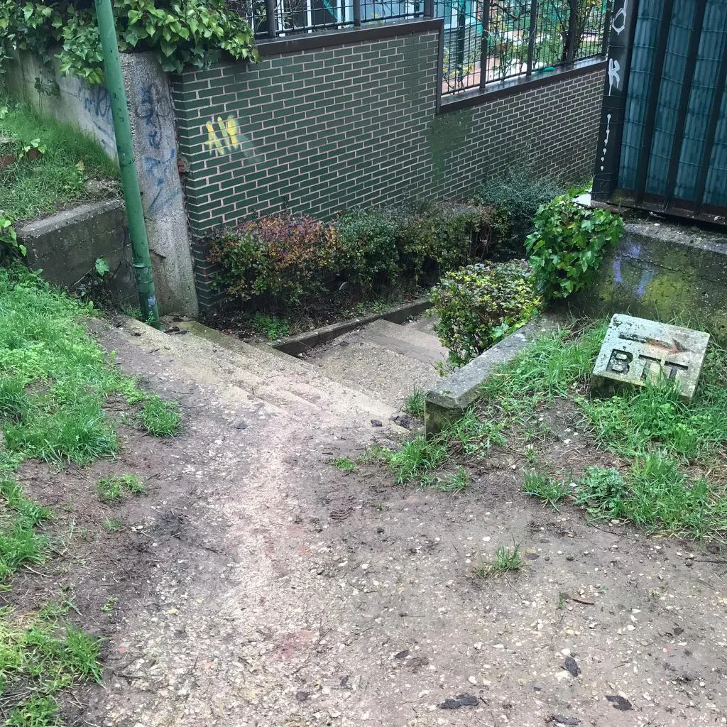 Foto 2 - El riesgo de querer caminar por el Cintur&oacute;n Verde, con unas administraciones que lo abandonan a su suerte