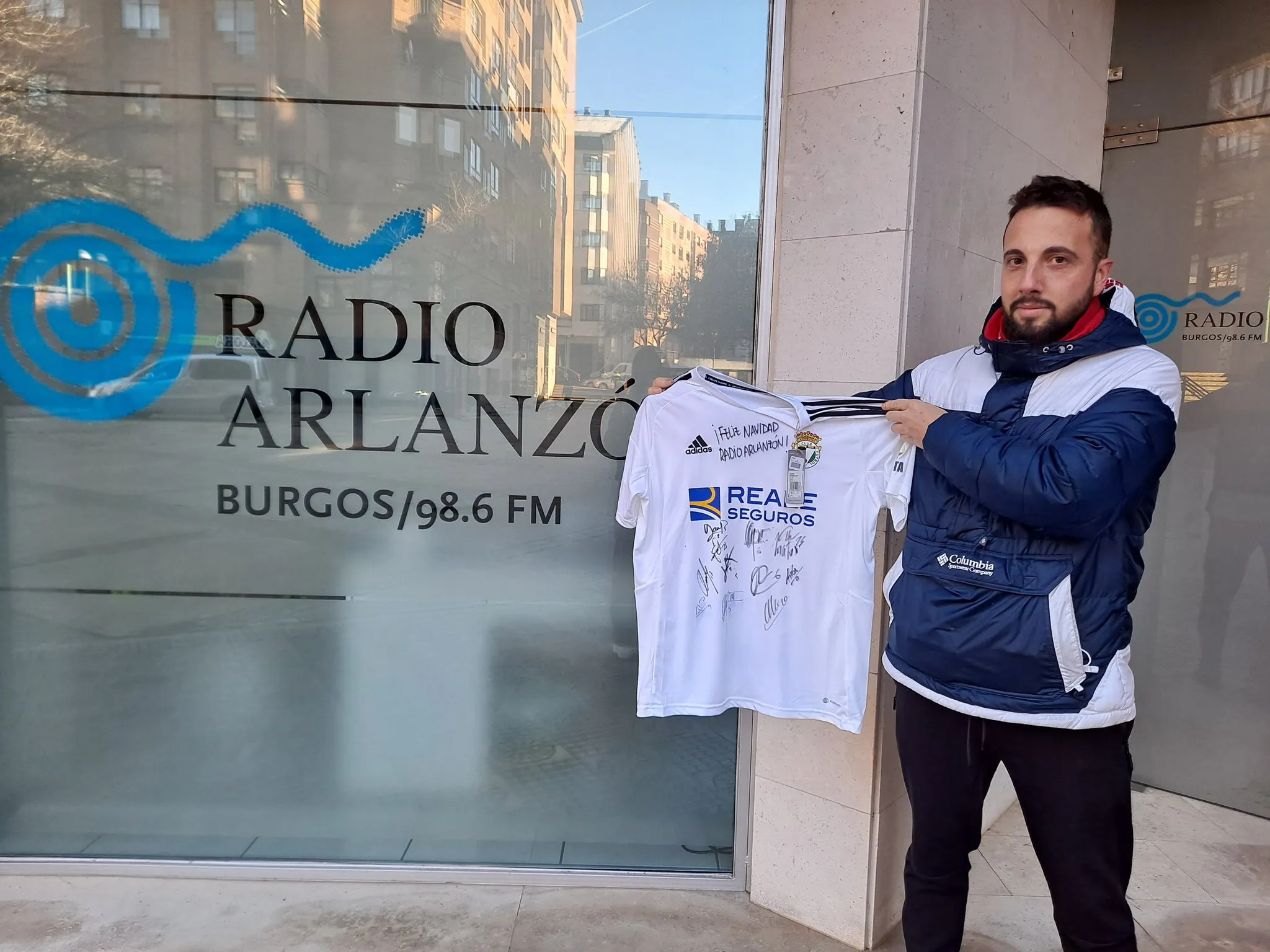 Los Reyes han llegado a Radio Arlanzón: El ganador del sorteo de La Copa ya disfruta de su camiseta del Burgos