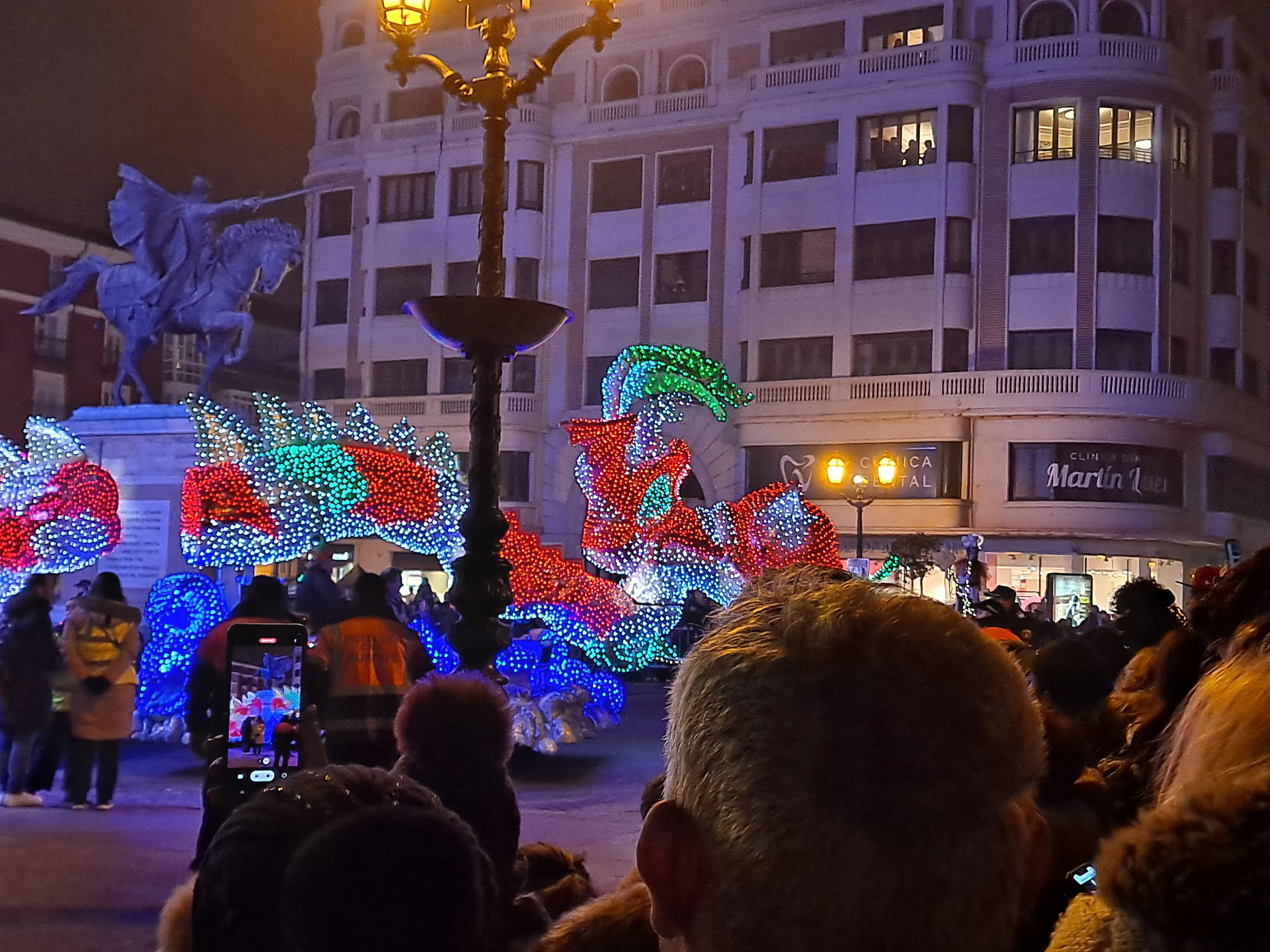 La ilusión de la Navidad en los rostros de los niños burgaleses con la Cabalgata de Reyes más esperada