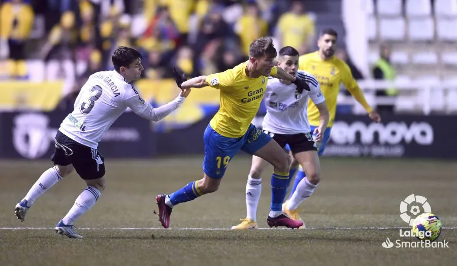 Fútbol Burgos: El Burgos CF planta cara al líder (0-0)