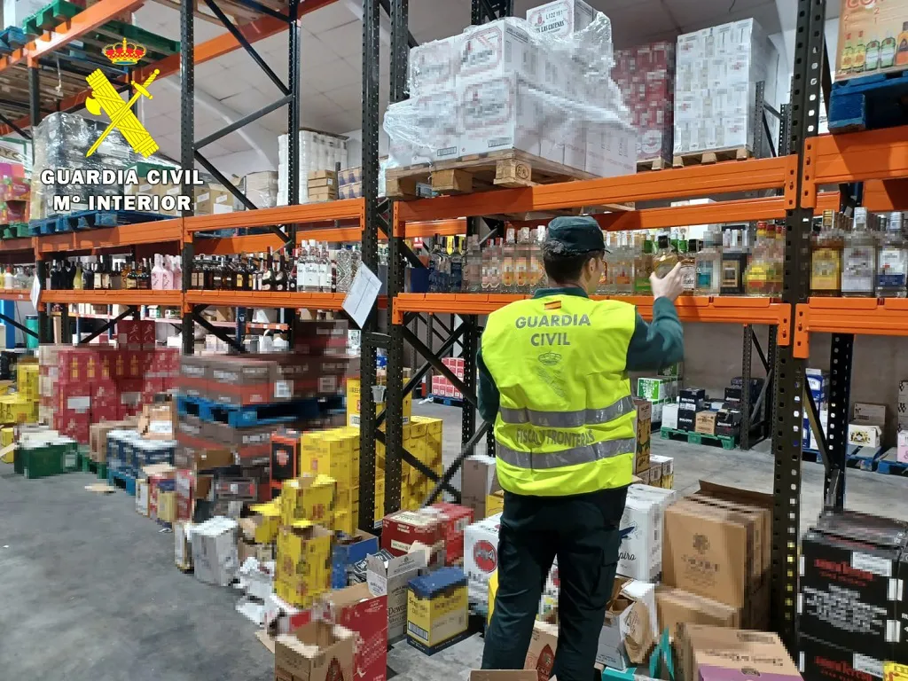 La Guardia Civil paraliza 44.500 botellas de alcohol ilegales