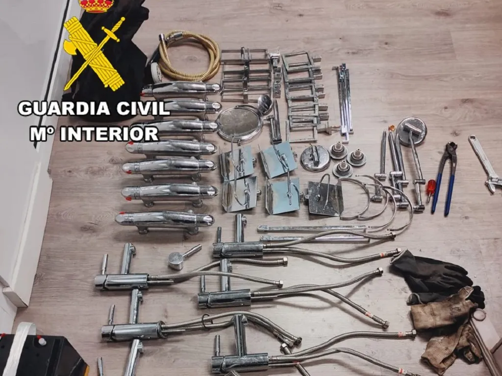 Detienen a dos personas por el robo en unos grifos en un establecimiento hostelero