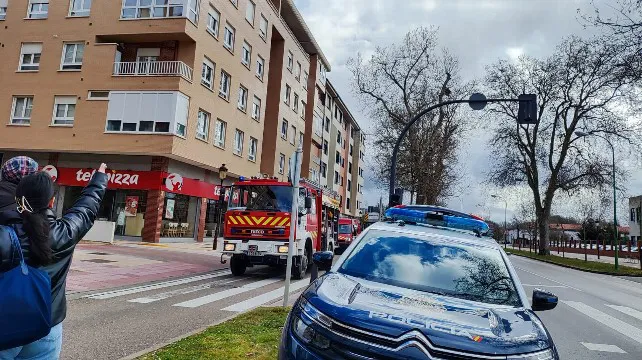 Foto 2 - Incendio domiciliario moviliza a Bomberos y Polic&iacute;a Nacional