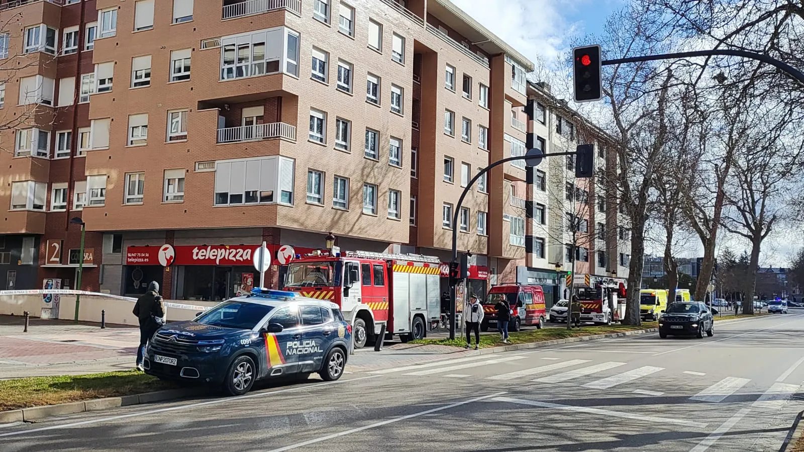 Foto 3 - Incendio domiciliario moviliza a Bomberos y Polic&iacute;a Nacional