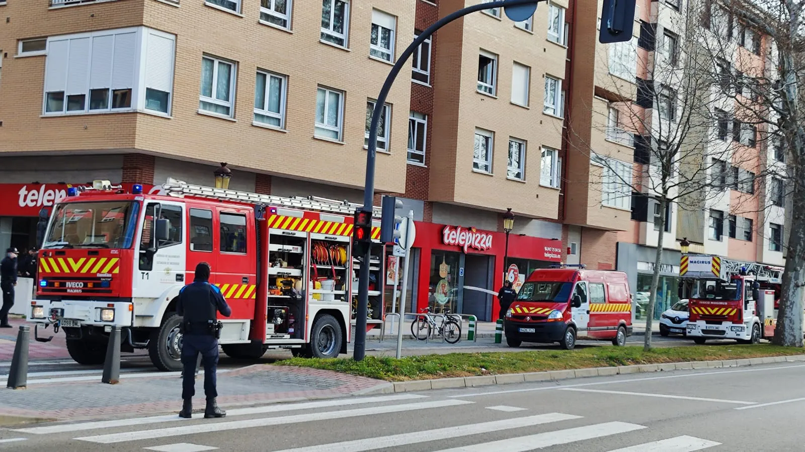 Foto 4 - Incendio domiciliario moviliza a Bomberos y Polic&iacute;a Nacional