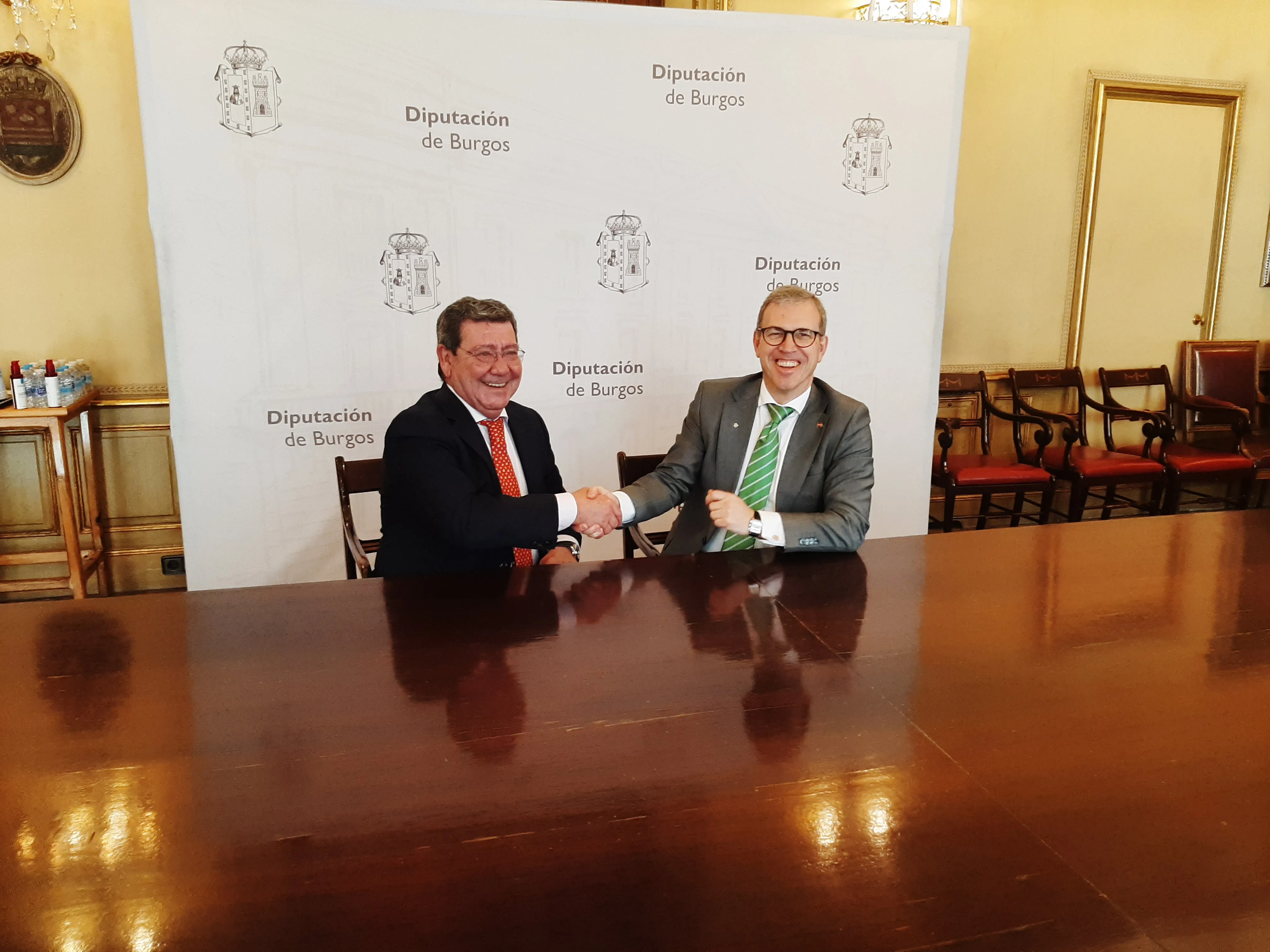 Firman un convenio de colaboración con la Diputación para impulsar los objetivos del Plan Anual de Empleo de Castilla y León