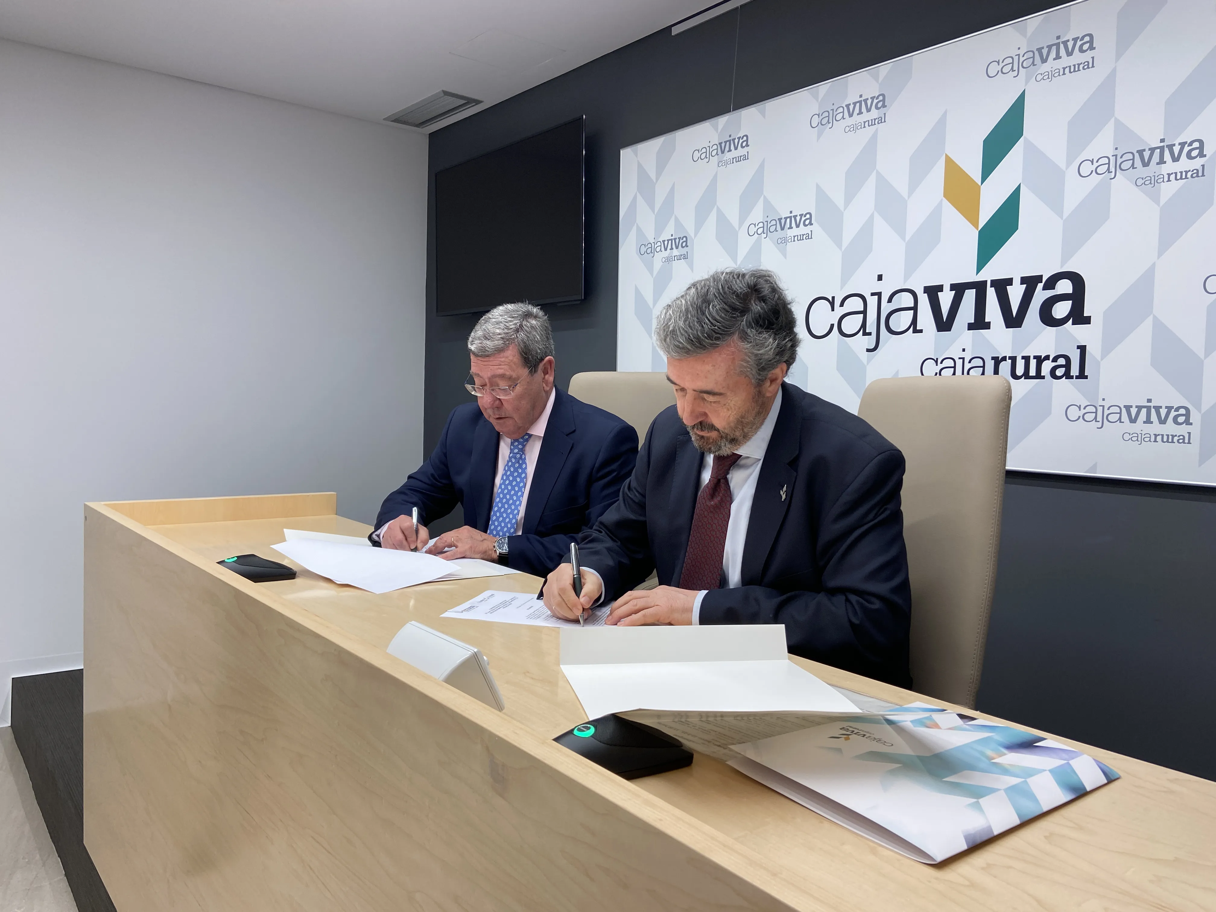 La Diputación y Fundación Caja Rural organizan unos cursos de Marcha Nórdica