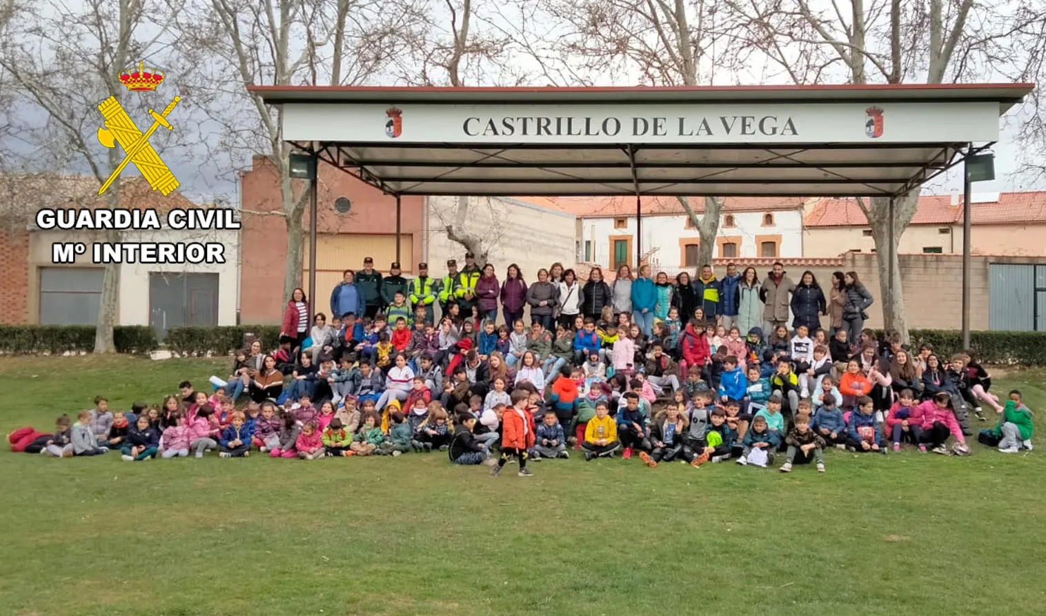 La Guardia Civil visita el CRA Riberduero para concienciar a los escolares en Seguridad Vial
