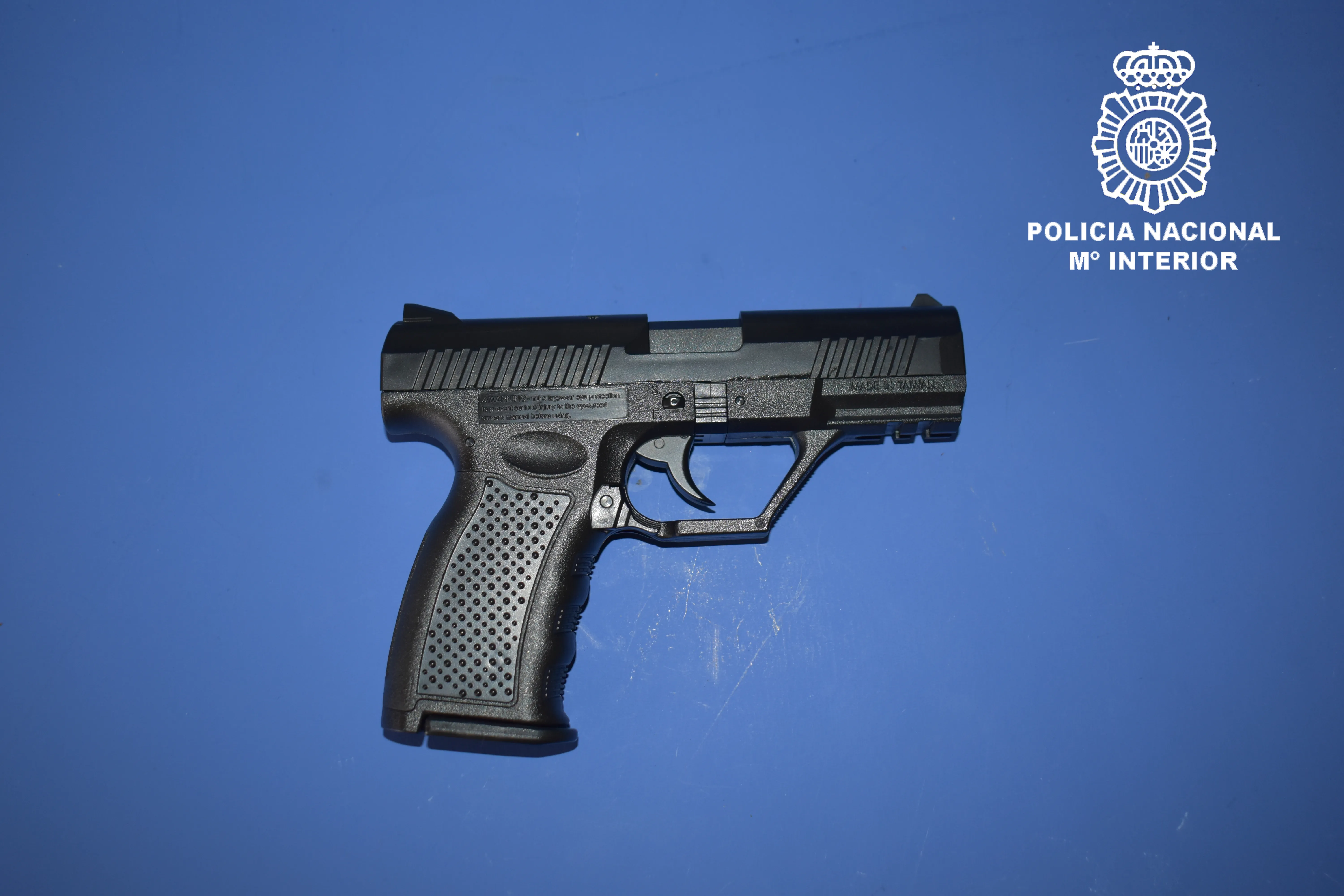 Detenido por amenazar e intimidar con un arma falsa