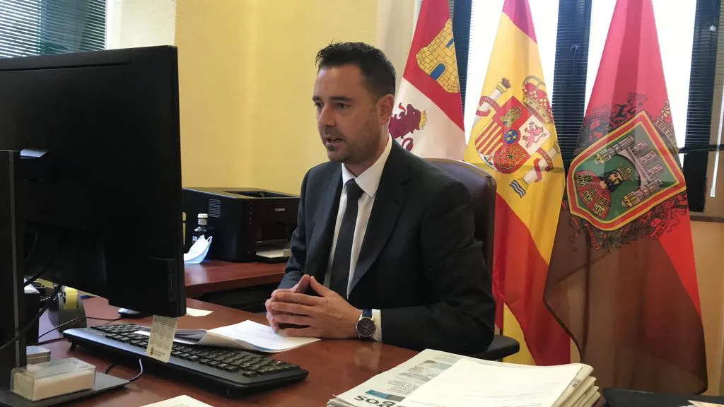 De la Rosa coge aire tras la desconvocatoria de la huelga de basuras