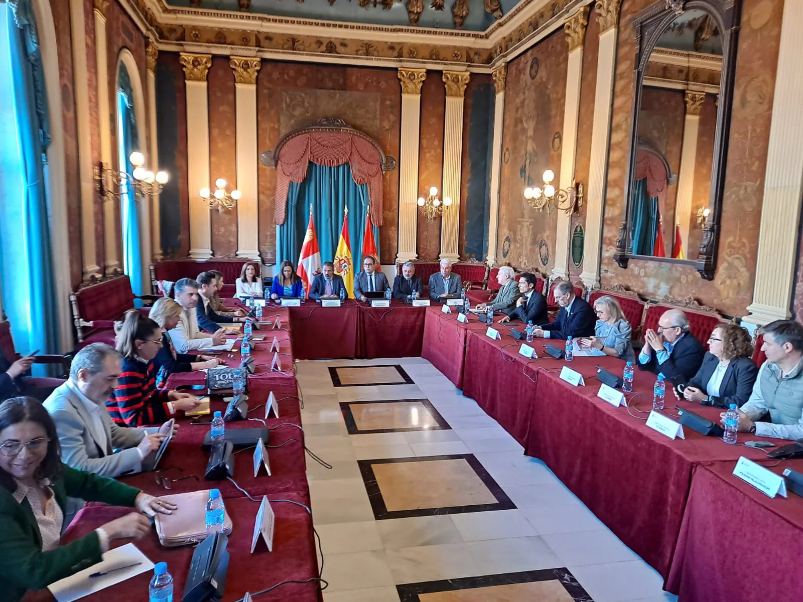 Infraestructuras y el comisionado del Corredor Atlántico justifican en Burgos la ausencia de Villafría y prometen acciones futuras para su nodo