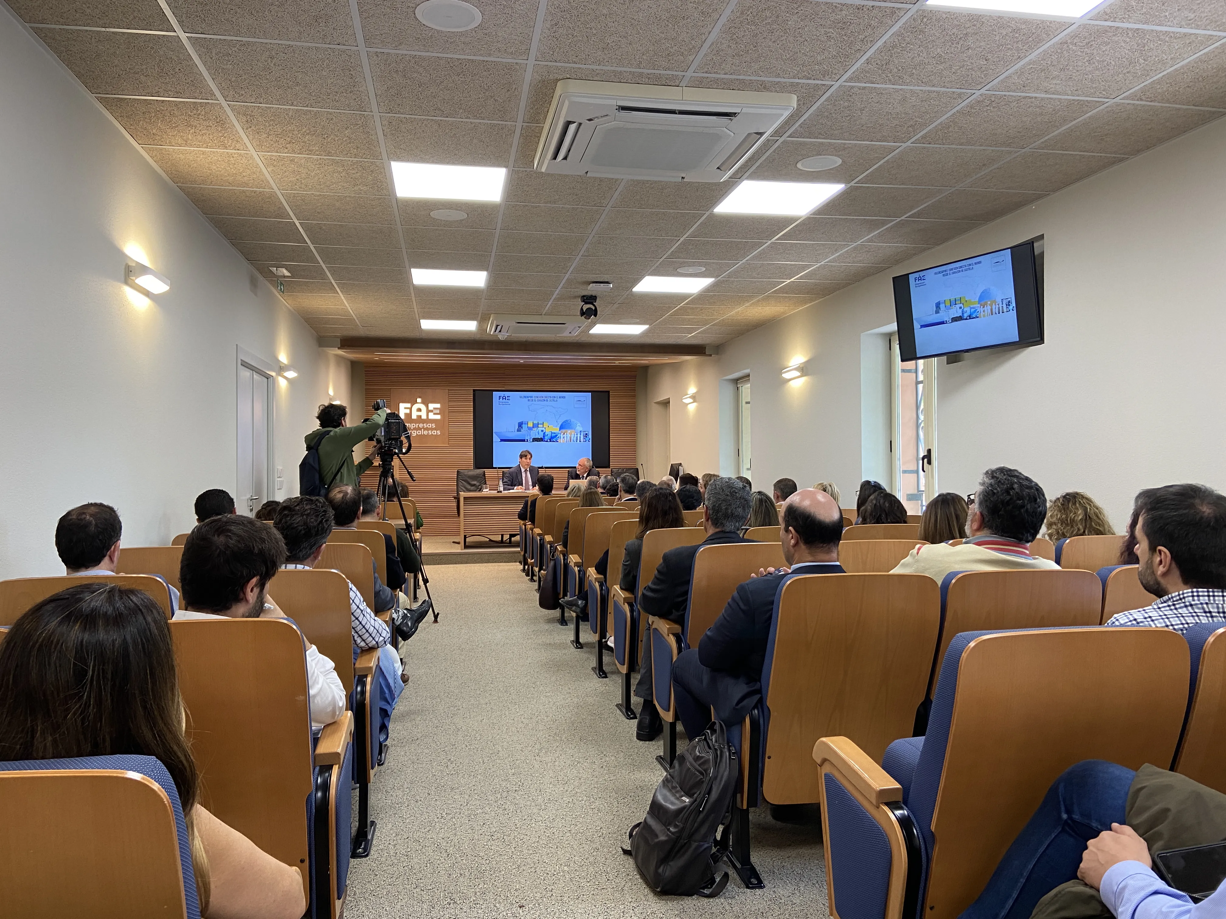 Valenciaport refuerza la acción comercial con una presentación ante empresarios en Burgos