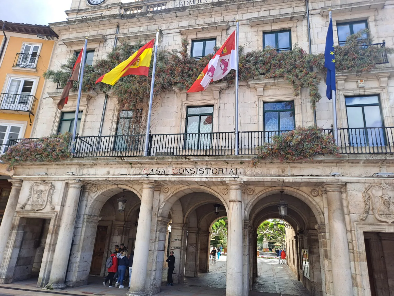 Foto 10 - &iexcl;Bienvenidos a la Fiesta de las Flores de Burgos! Recorrido por los principales puntos decorativos