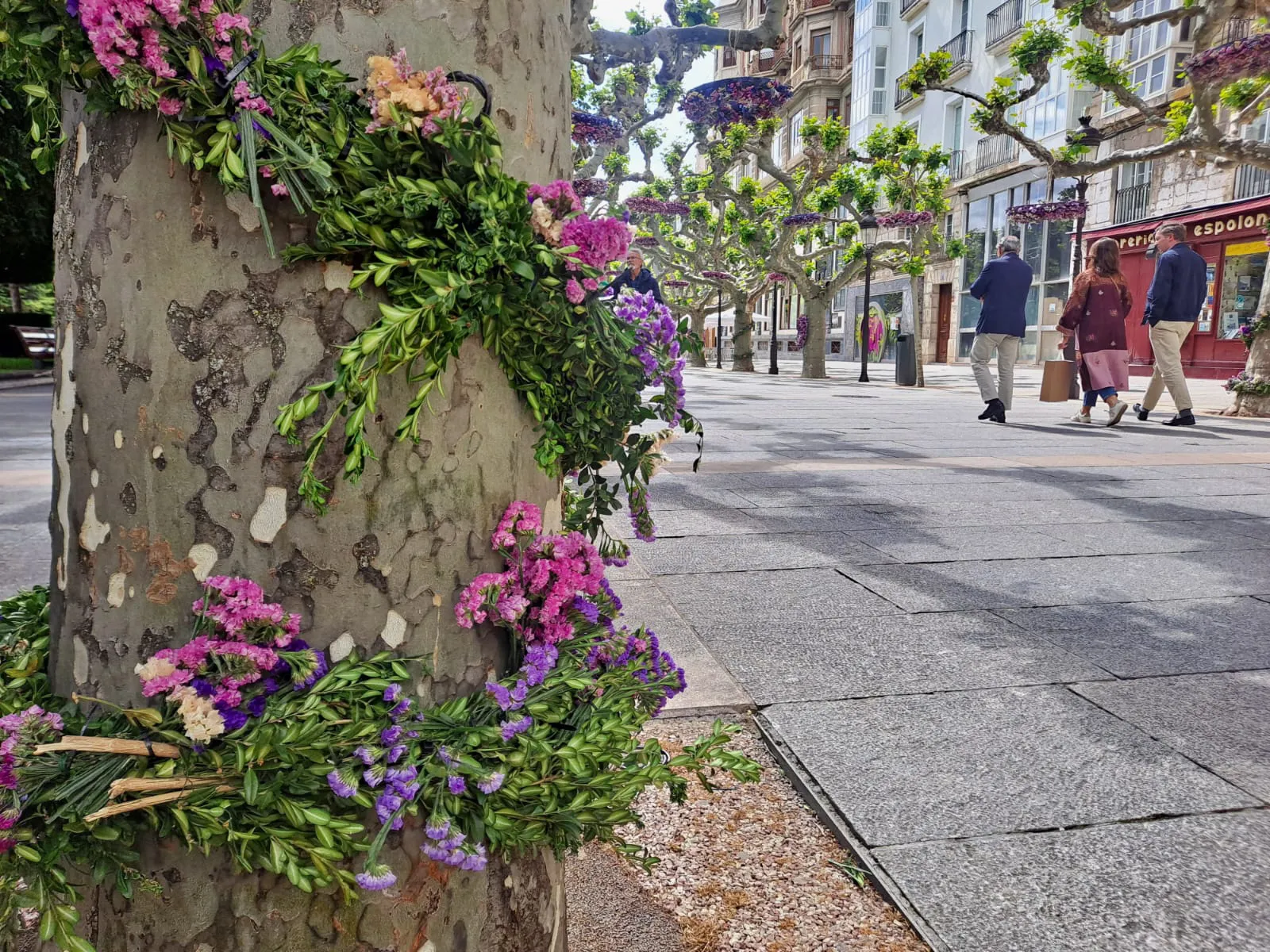 Foto 17 - &iexcl;Bienvenidos a la Fiesta de las Flores de Burgos! Recorrido por los principales puntos decorativos