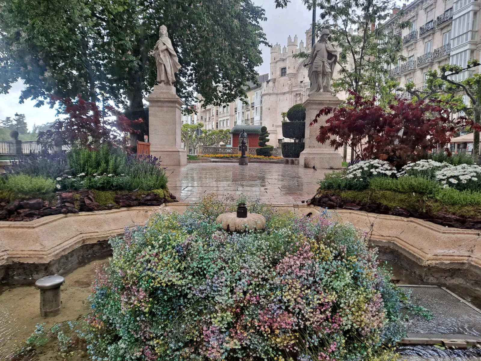 Foto 2 - &iexcl;Bienvenidos a la Fiesta de las Flores de Burgos! Recorrido por los principales puntos decorativos