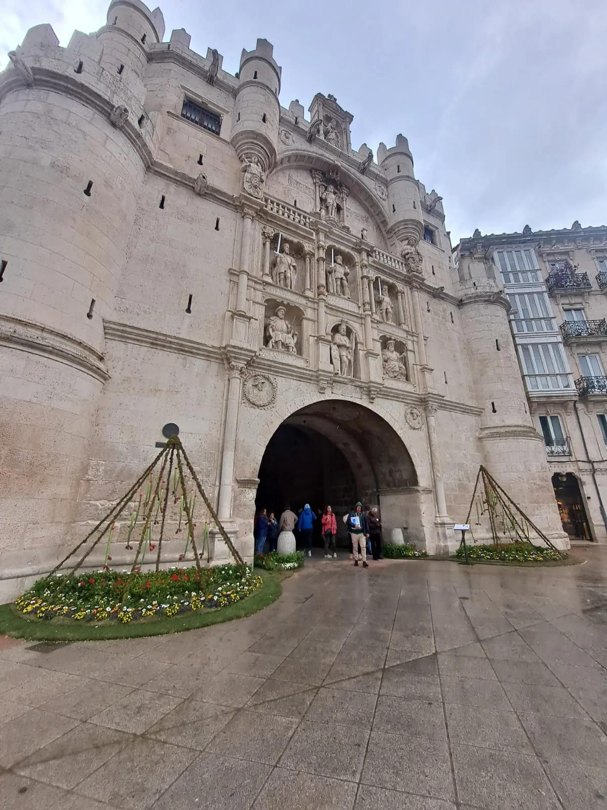 Foto 5 - &iexcl;Bienvenidos a la Fiesta de las Flores de Burgos! Recorrido por los principales puntos decorativos
