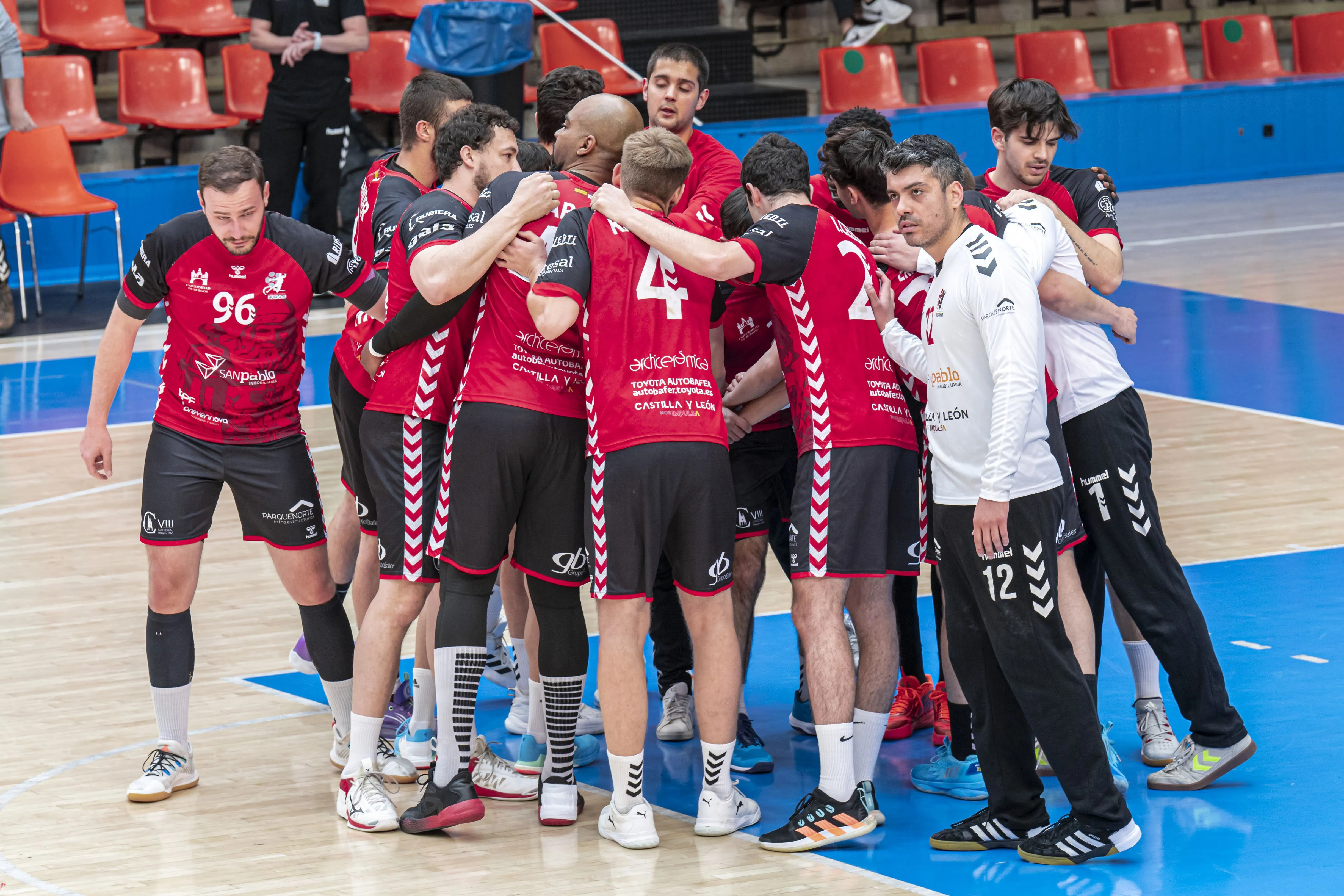 Lander Simón e Íñigo Celorrio causan baja en el UBU San Pablo Burgos junto con Araxá, Sako y Trpchevski