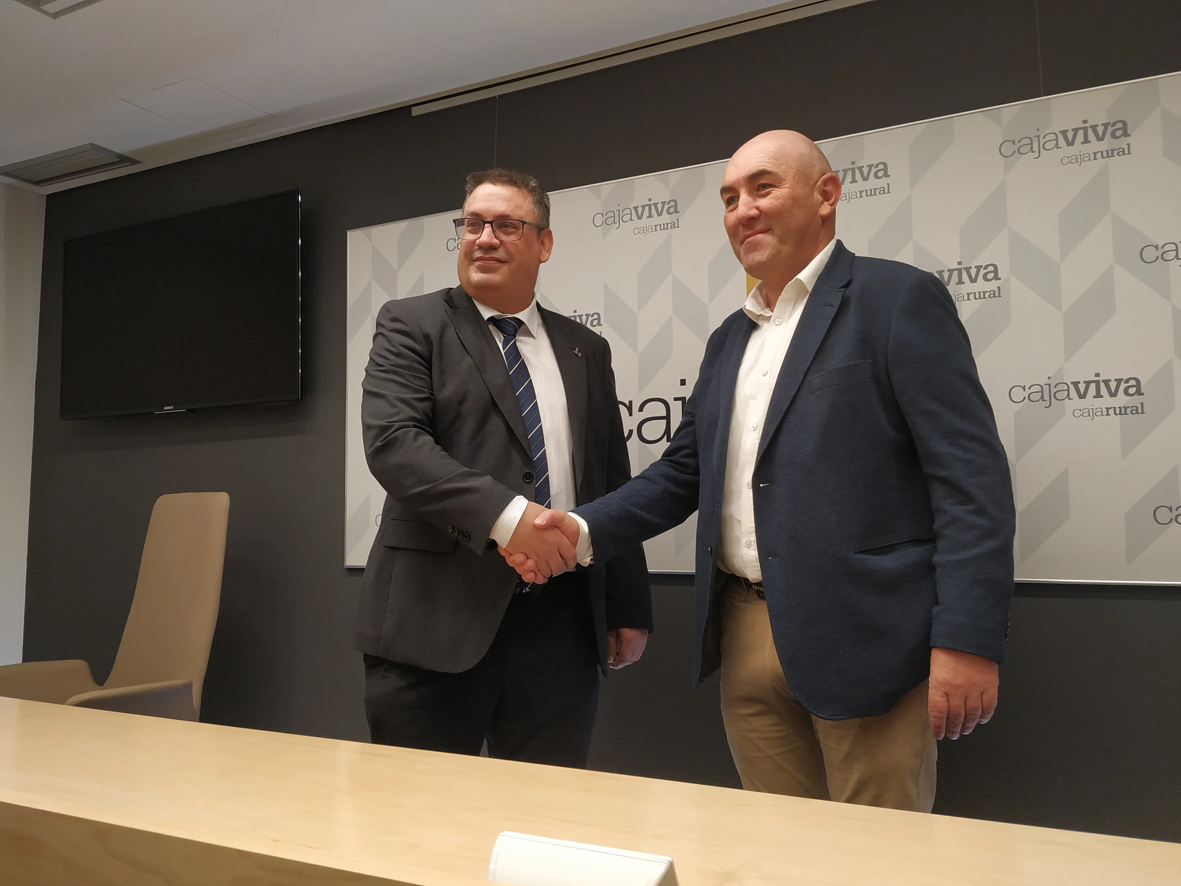 Rugby Burgos: Caja Rural suma otro año de colaboración con el Club Aparejadores