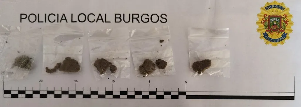 Le sorprenden con varios gramos de hachís y marihuana