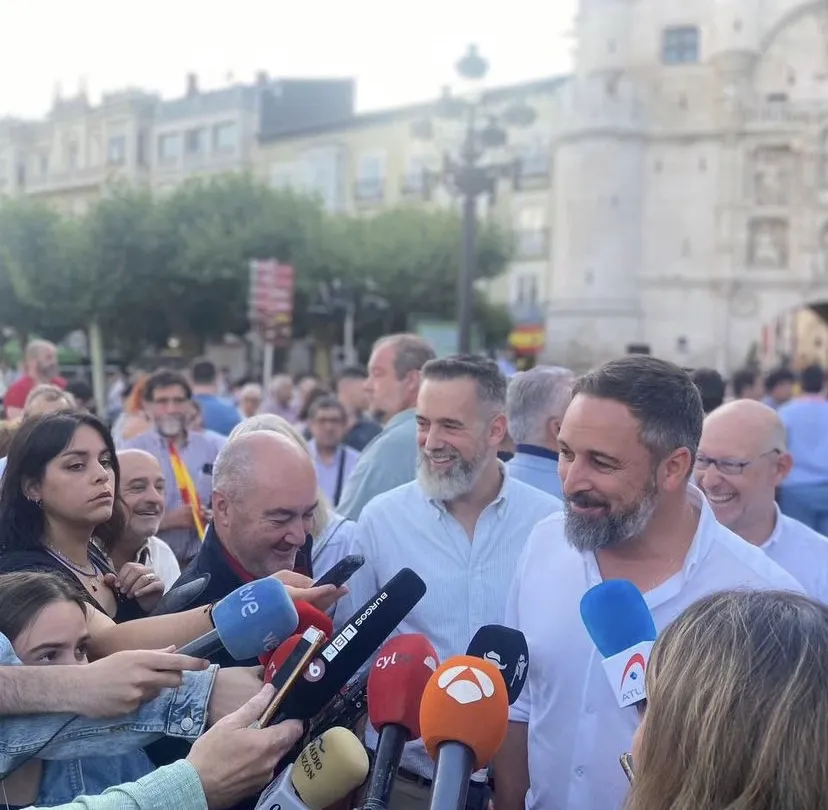 Santiago Abascal en Burgos: Que le pregunten a Feijoó qué ministerios quiere, si no obtenemos la absoluta