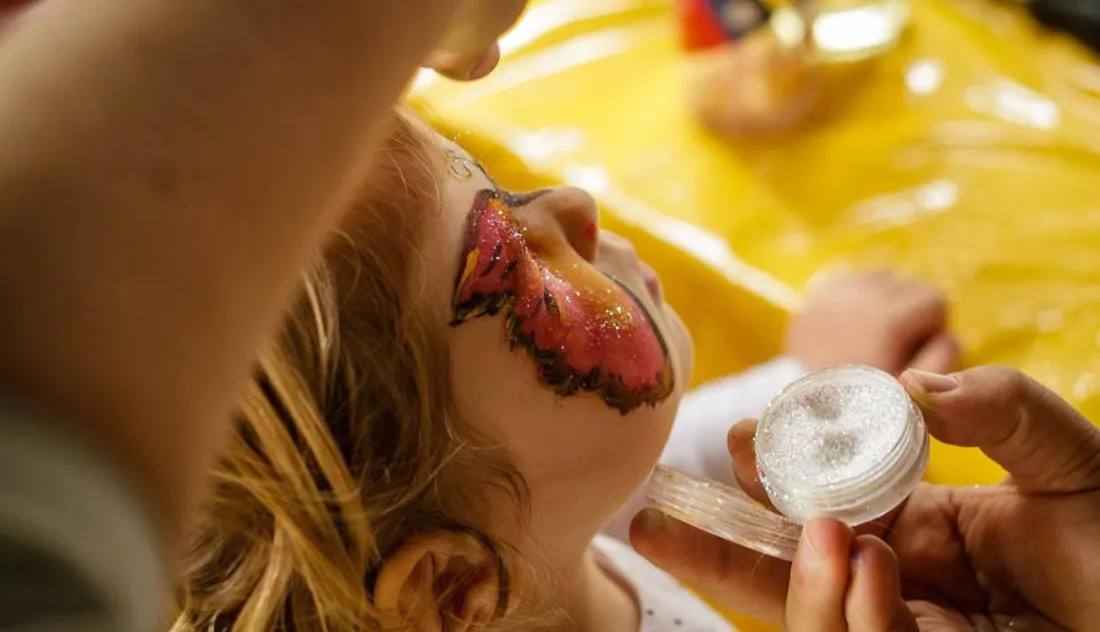 Ordenan la retirada de un set de pintura facial por contener colorantes prohibidos