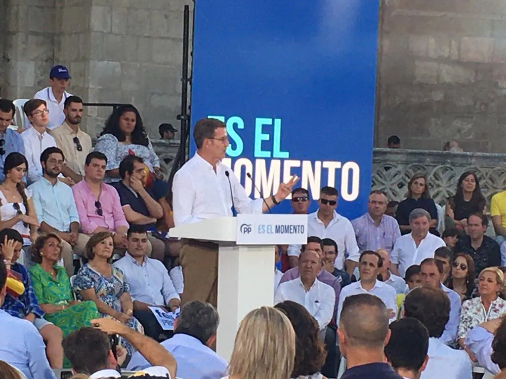 Feijóo se compromete en Burgos a desbloquear el Tren Directo
