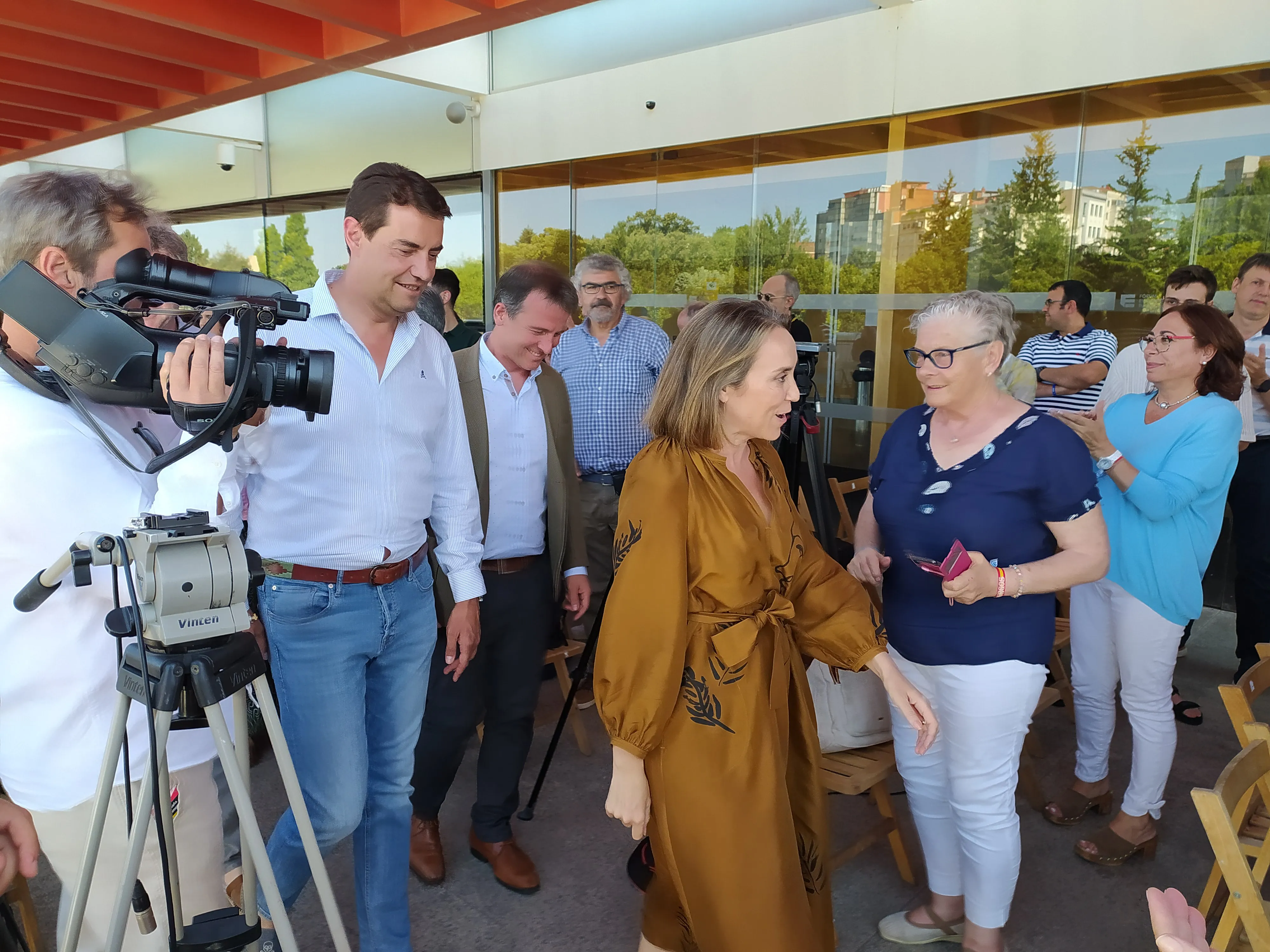 Cuca Gamarra: Es mejor esperar media hora de cola en Correos a cuatro años más de sanchismo