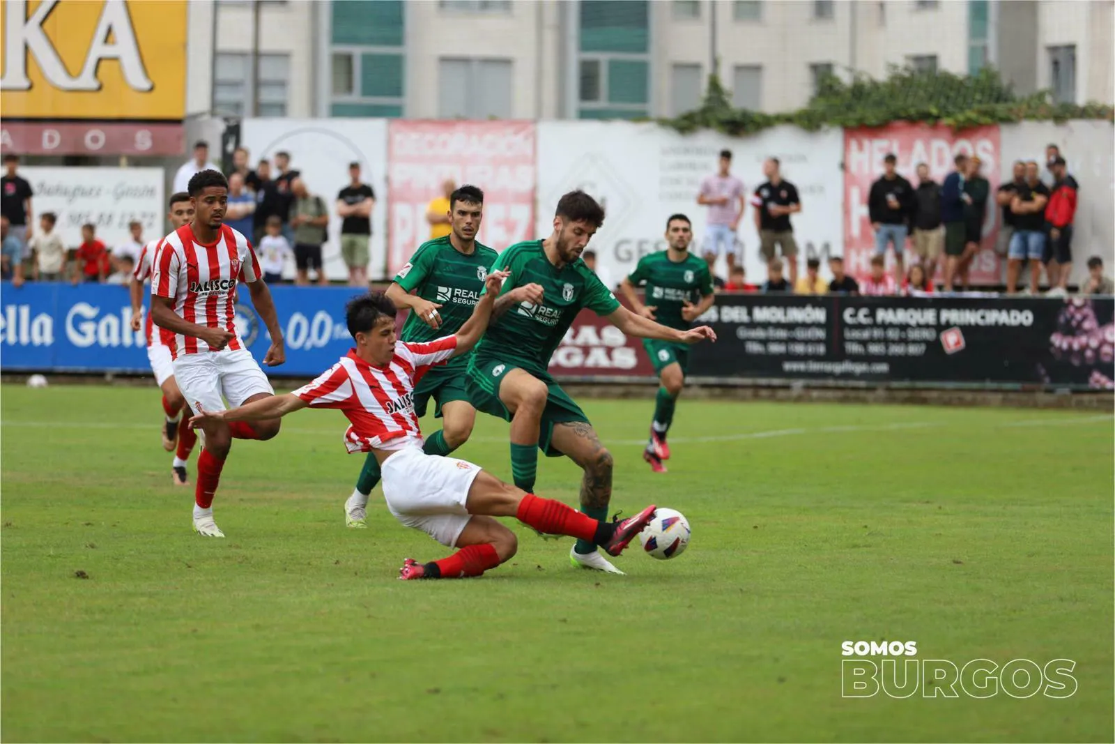 Fútbol Burgos: El Burgos cierra la concentración en Asturias con un empate ante el Sporting