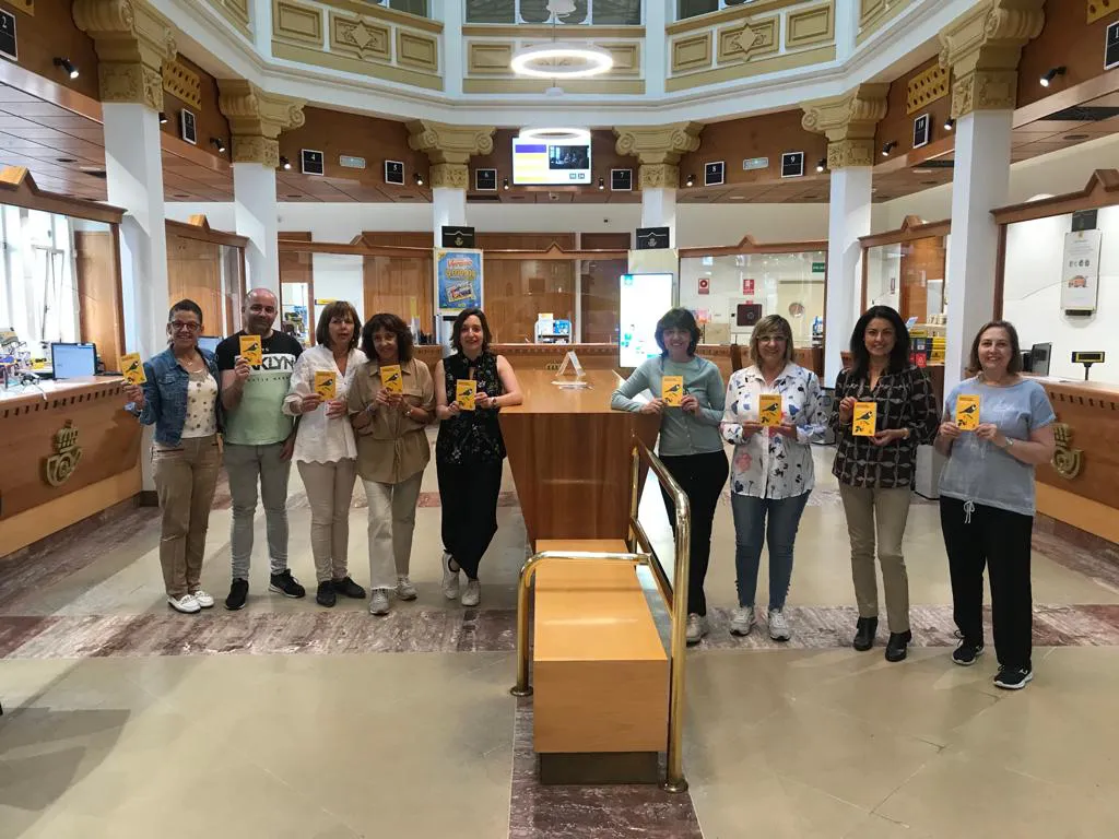 Correos presenta en Burgos la Guía de Aves del Camino