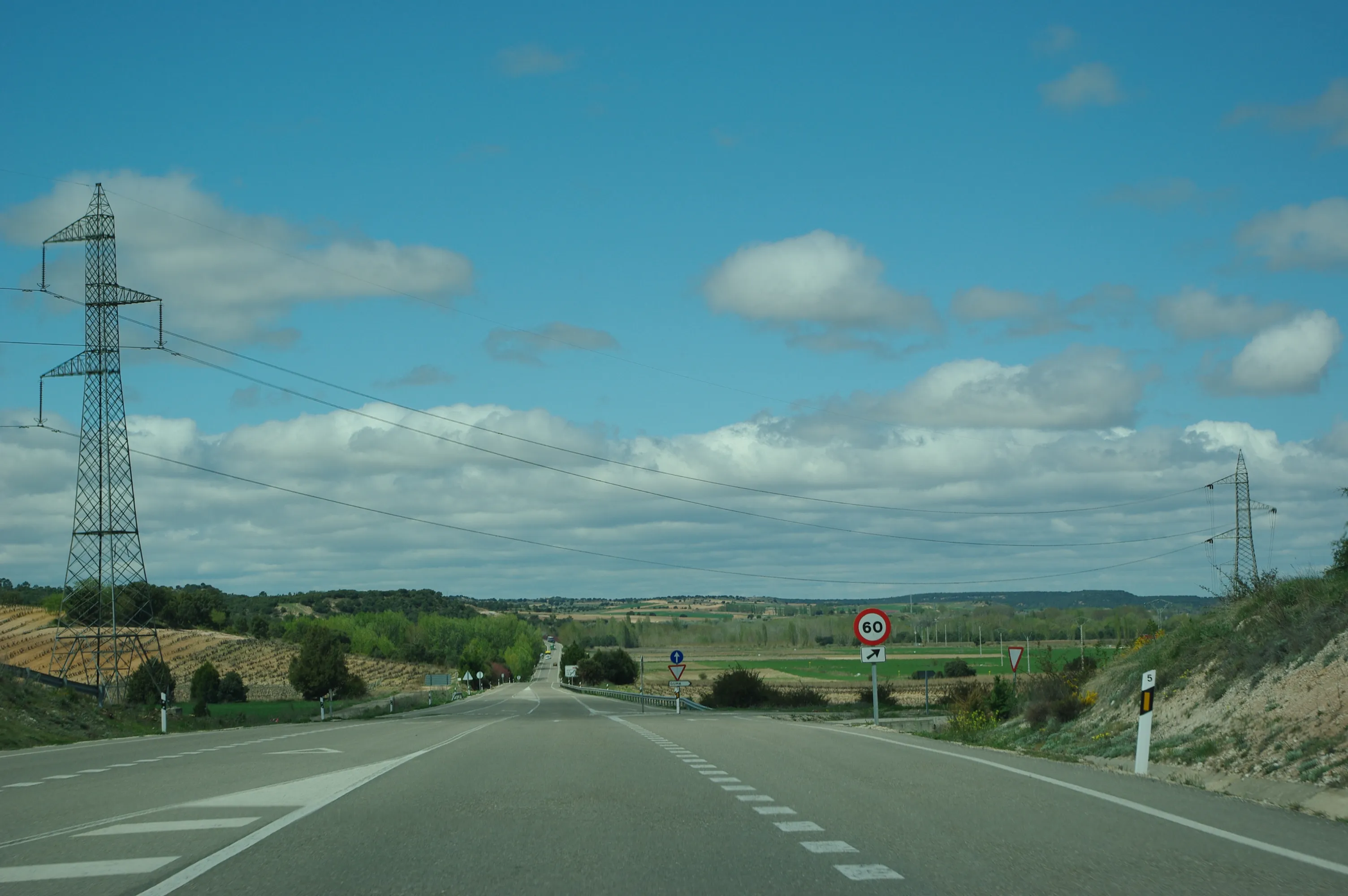Mitma licita por más de 300 millones de euros la mejora del firme de 1.516 km de carreteras convencionales