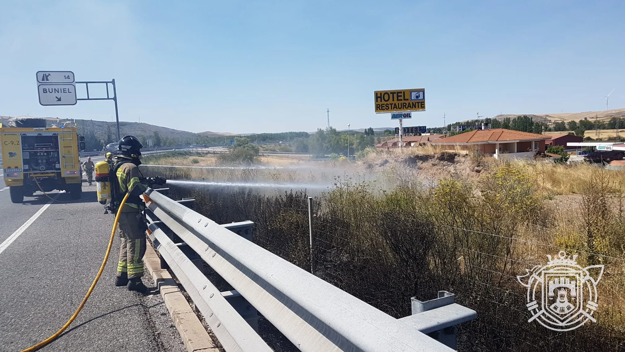 Incendio en el área de descanso del desvío a Buniel