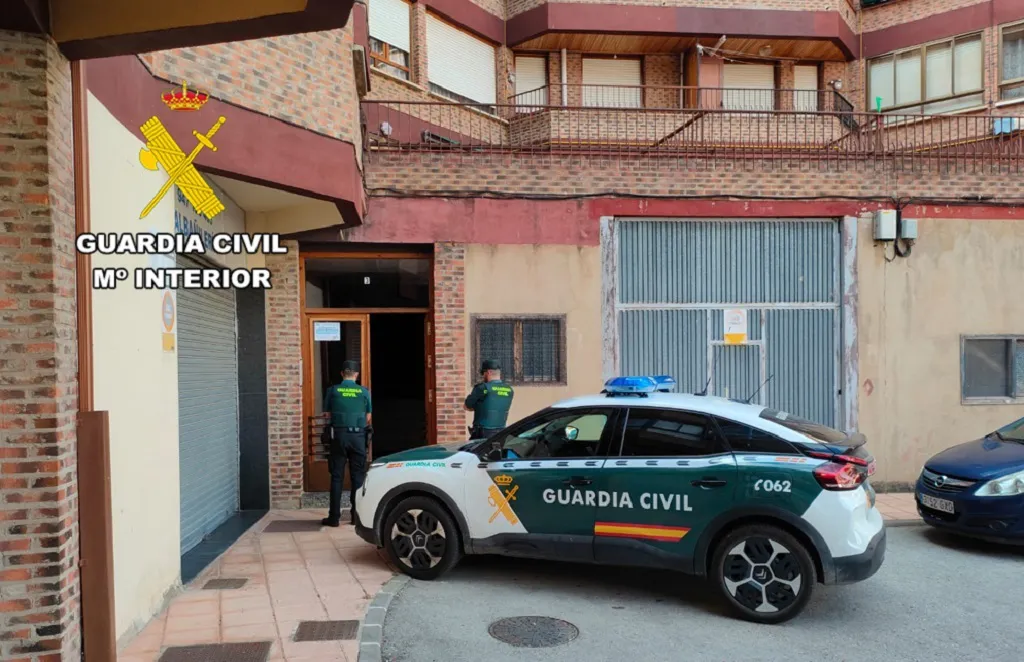 La Guardia Civil auxilia en su domicilio a una mujer que se encontraba inconsciente