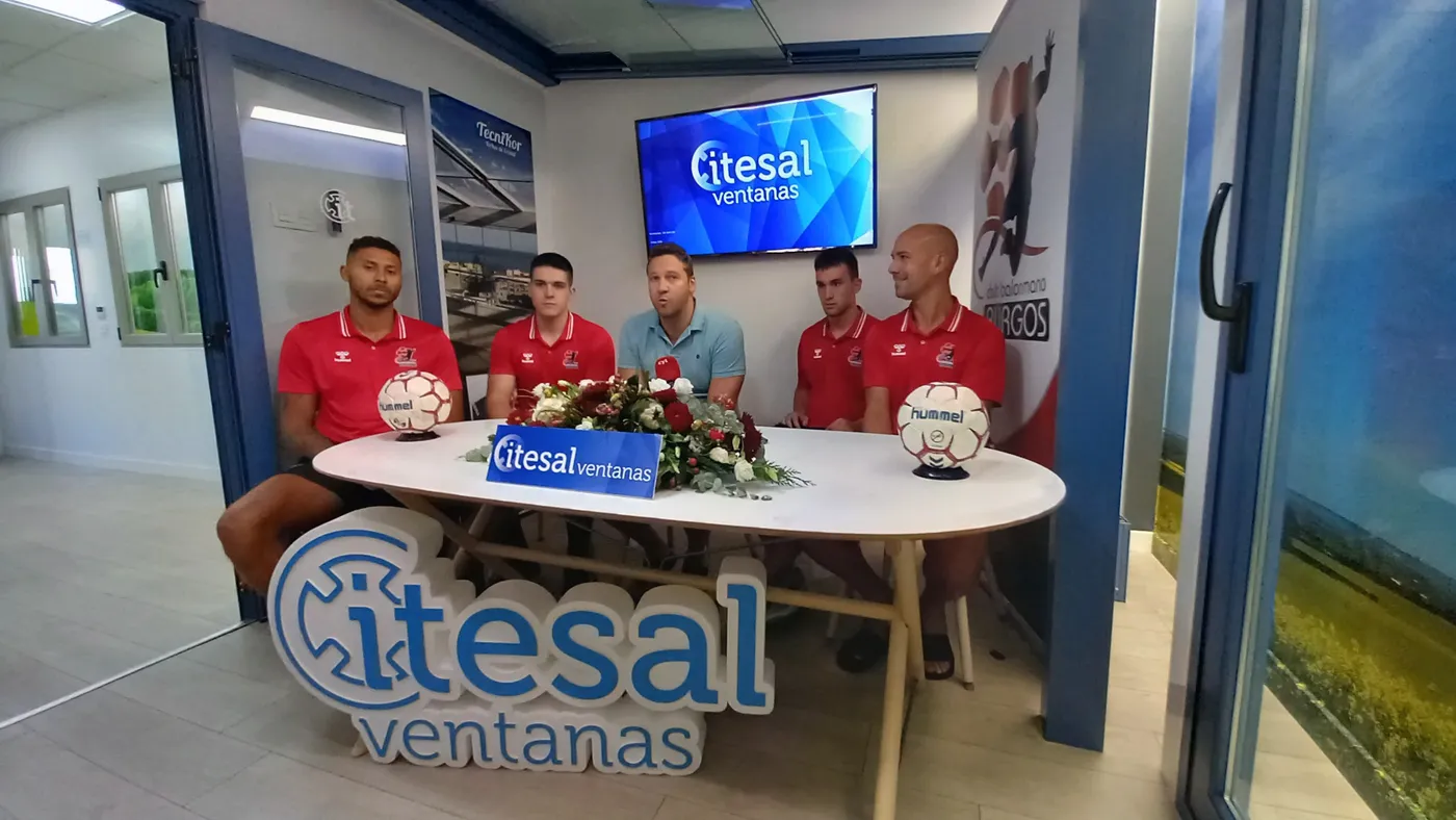 Manterola, Pedroarena, Linhares y Jorge Lloria presentados como nuevos jugadores del Bm Burgos