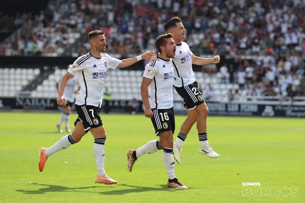 El Burgos CF debuta en la Liga con un empate ante el Huesca, aunque mereció más (1-1)