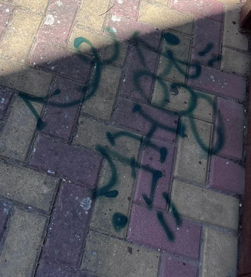 Identificados dos menores que habían realizado grafitis